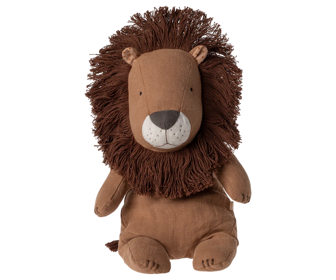 From mane to tail, MailegÕs Safari Friends Lion makes a lovable stuffed animal suited for nurseries and playrooms alike