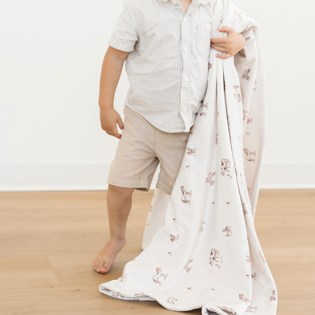 Gentle and stretchy, the Saranoni Minky Stretch Receiving Blanket in Farm Animals is an essential baby receiving blanket.
