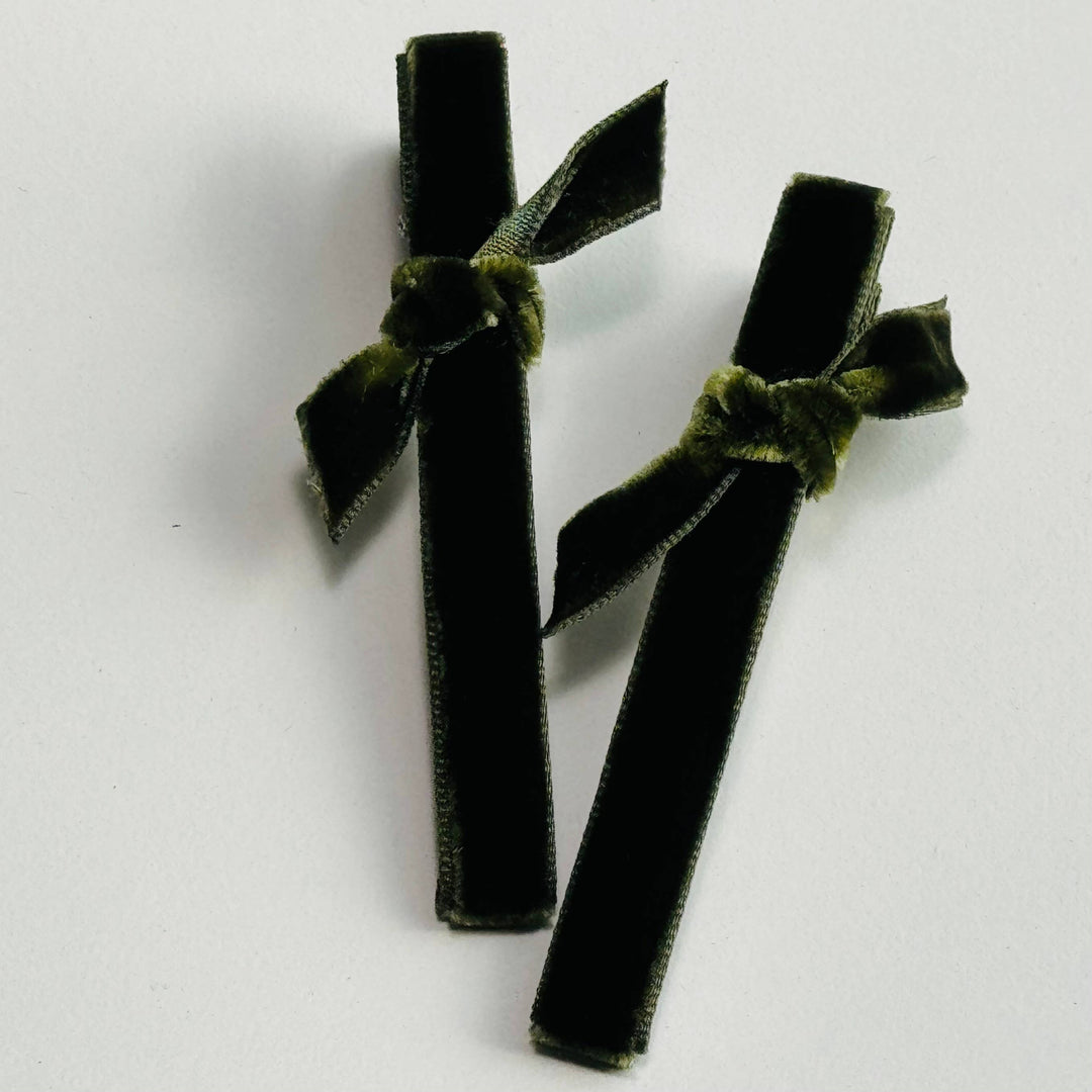 Sweet styling option with Cookie & the Dude Japanese Velvet Bar Clips - Cool baby girl hair clips