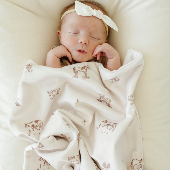 The Saranoni Minky Stretch Receiving Blanket in Farm Animals offers premium comfort for newborn receiving blanket needs.