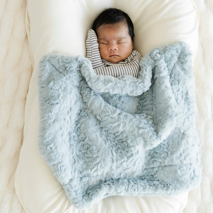 Wrap up your little one in the Saranoni Dream Mini Blanket in Heather Blue, crafted for the perfect baby boy blanket.
