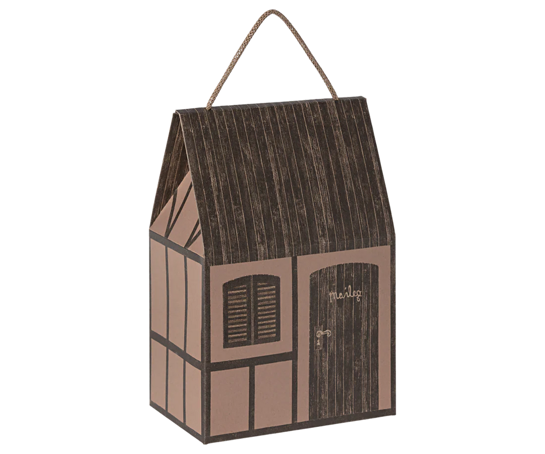 With intricate details and soft fabric, the Queen Dress by Maileg enhances dollhouse accessories