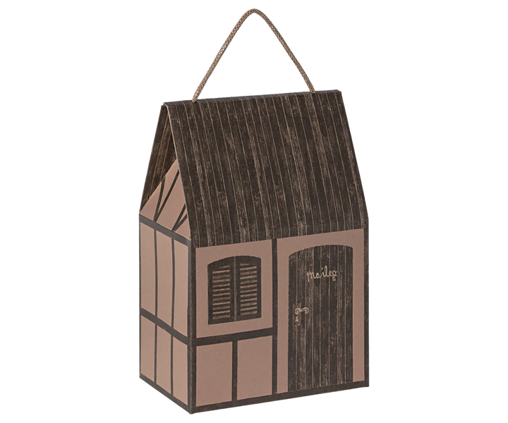 With intricate details and soft fabric, the Queen Dress by Maileg enhances dollhouse accessories