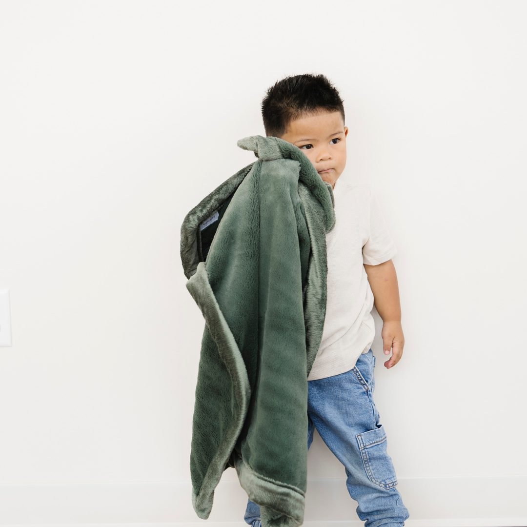 Cuddle moments are sweeter with the Hunter Lush Receiving Blanket from Saranoni, perfect as a baby blanket.