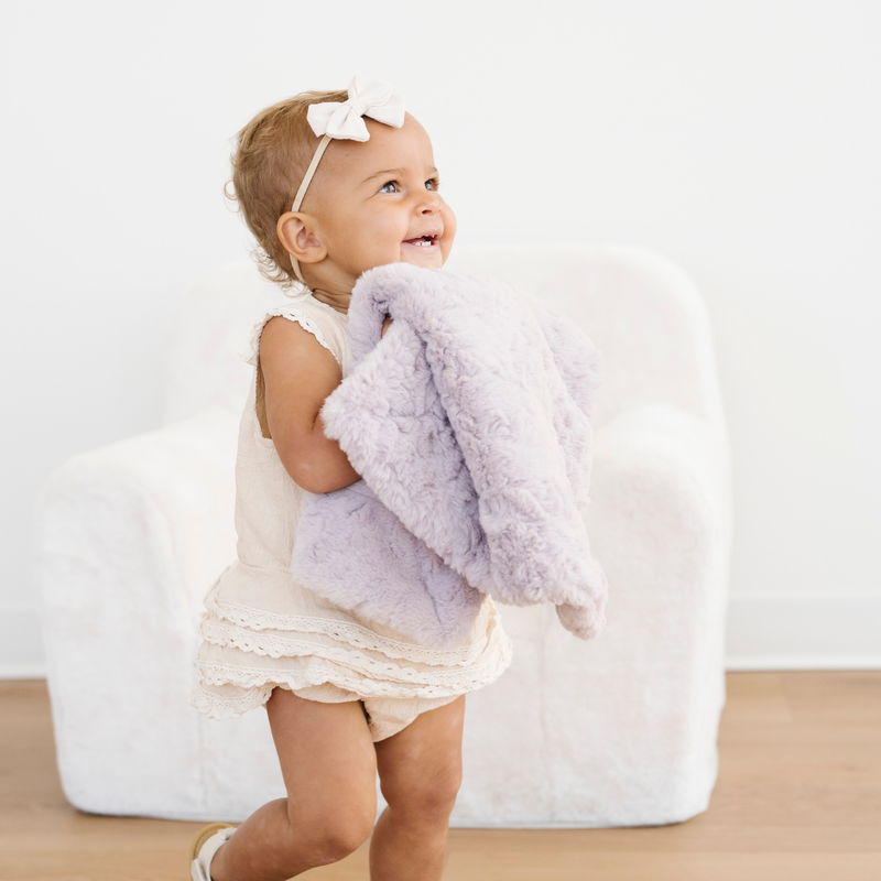 Perfect for naps or stroller rides, the Saranoni Dream Mini Blanket in Lilac adds gentle comfort as a baby girl blanket.