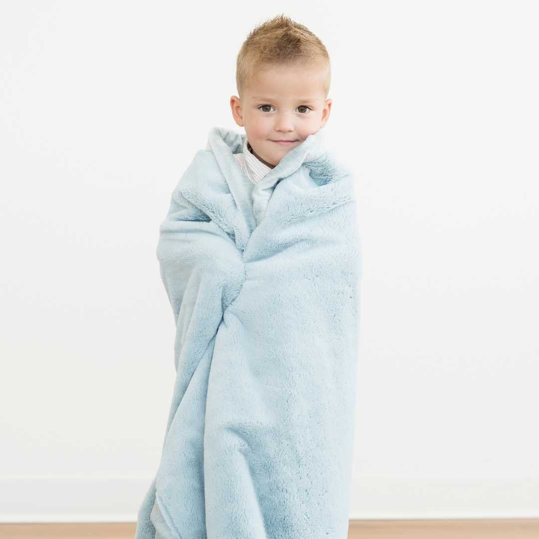 Saranoni Lush Toddler Blanket in Chambray offers a soft baby blanket perfect for everyday comfort.