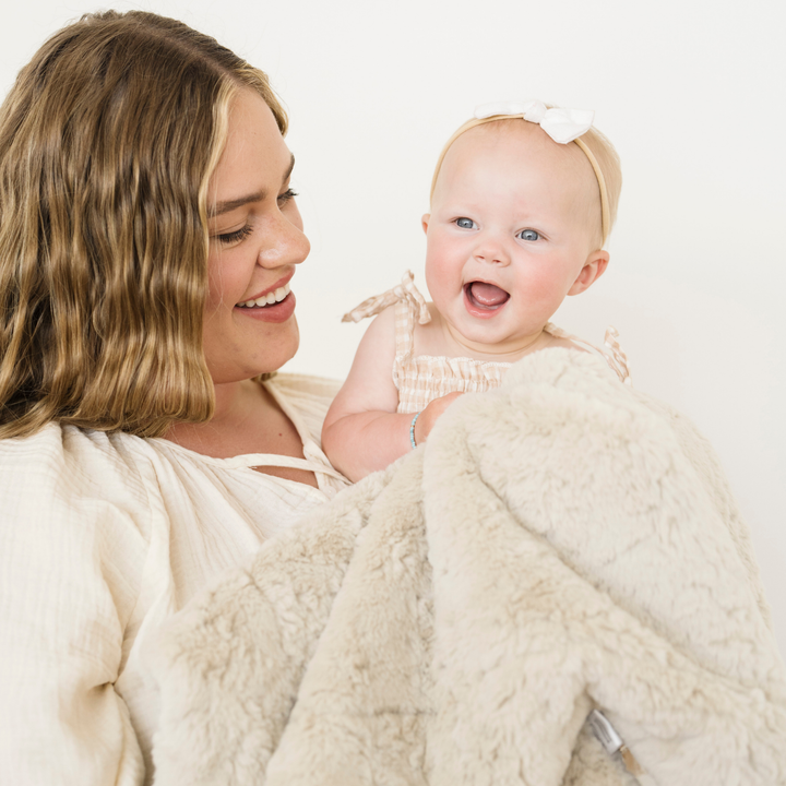 Saranoni Dream Receiving Blanket in Oat delivers cloud-like softness, ideal for wrapping your baby after a nap.