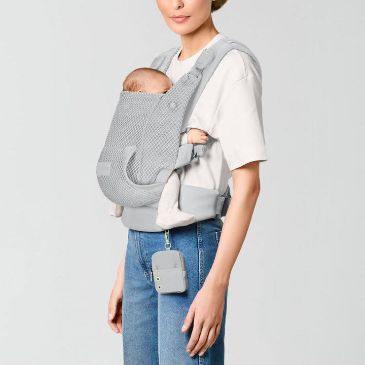 Cybex Laya Carrier Fog Grey angled view – showing lumbar support waistbelt and breathable fabric