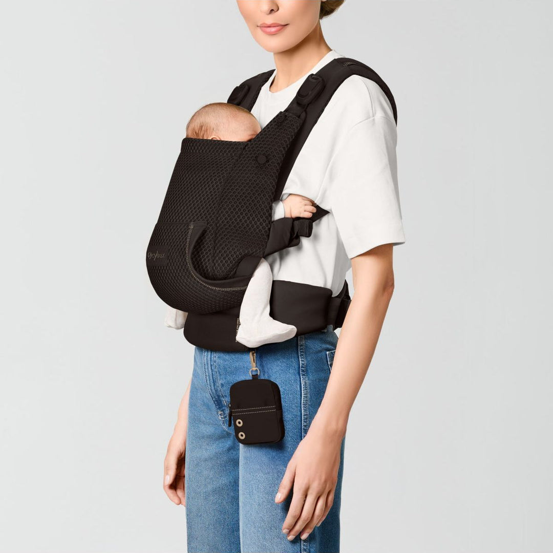 Cybex Laya Carrier Chocolate Brown angled view – showing lumbar support waistbelt and breathable fabric