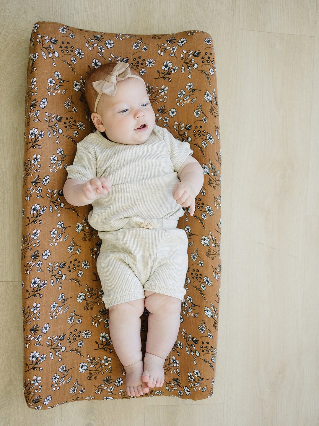 Styled in delicate blooms, the Mebie Baby Vintage Floral Muslin Changing Pad Cover fits standard changing pad covers with breathable comfort.