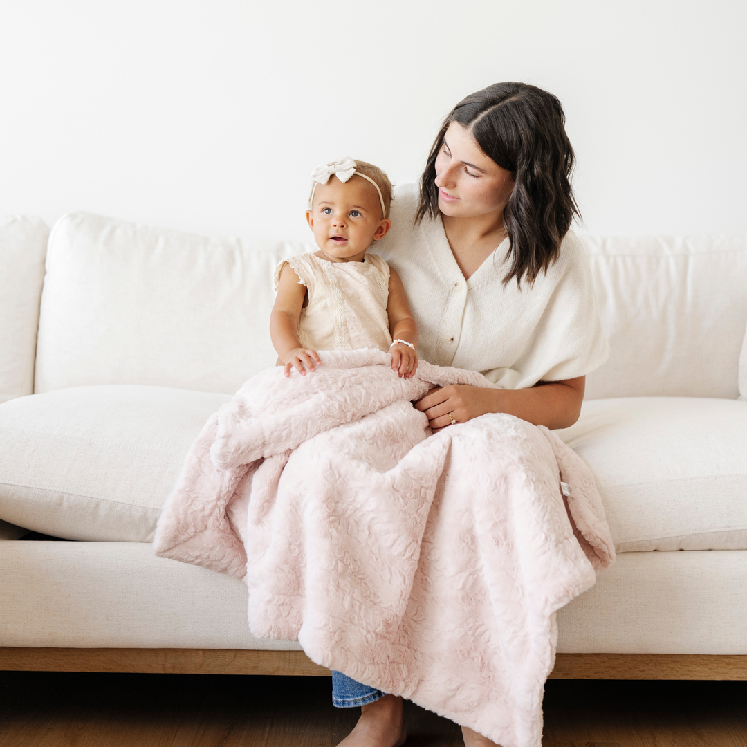 Light, plush, and durable, the Saranoni Dream Receiving Blanket in Blush is the perfect baby boy blanket for all seasons.