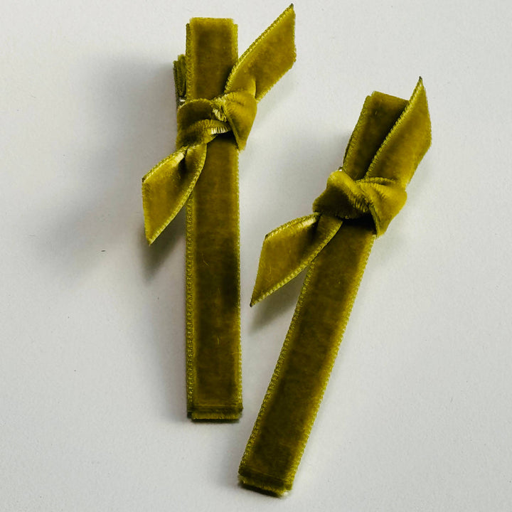 Gentle hold from Cookie & the Dude Japanese Velvet Bar Clips - Cool velvet hair clips for fine hair