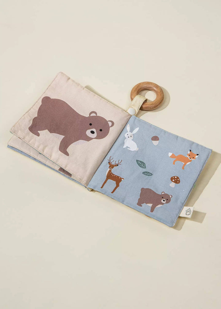 Natural materials and thoughtful design define the Coco Village Baby First Toys Gift Box, a sensory toy set loved by babies and parents alike.