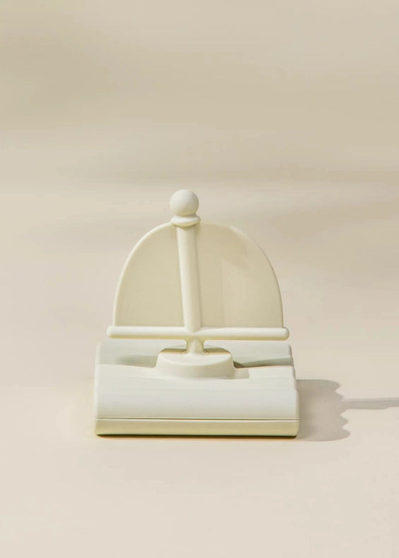 Coco Village brings playtime to the tub with its Silicone Bath Boat, the perfect baby bath toy.