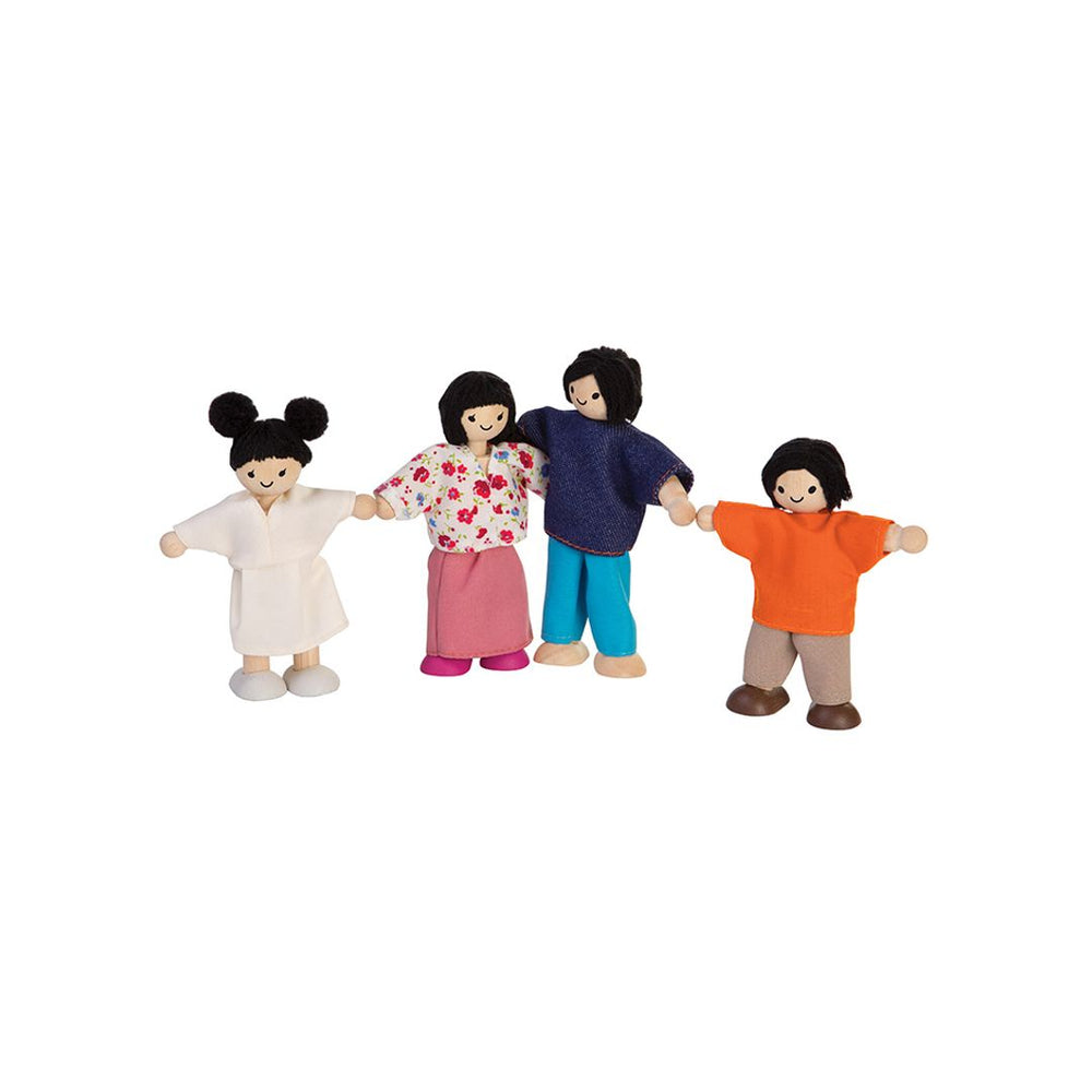 PlanToys Doll Family Fair Skin Tone detail – close-up of hand-painted wooden doll family with fair skin tones