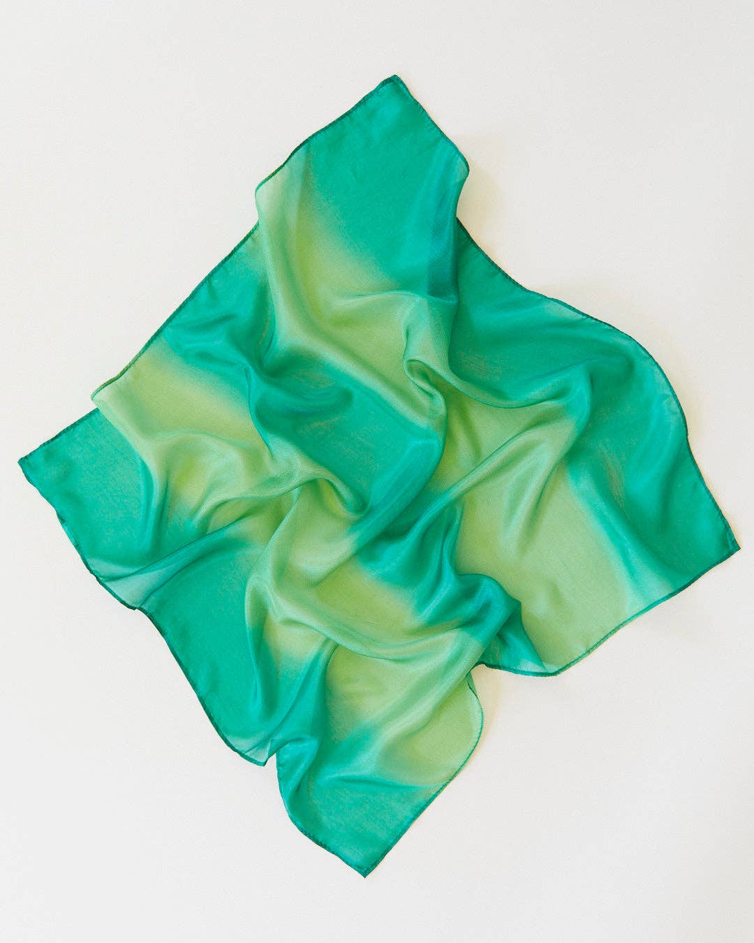 Made for pretend play, the Sarah’s Silks Earth Playsilk in Ocean encourages storytelling and exploration.