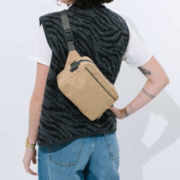 Cross body fanny pack Little Unicorn Red Rovr Joey Belt Bag - Toffee, stylish fanny packs for daily use