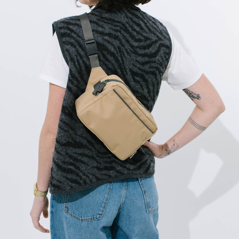 Cross body fanny pack Little Unicorn Red Rovr Joey Belt Bag - Toffee, stylish fanny packs for daily use