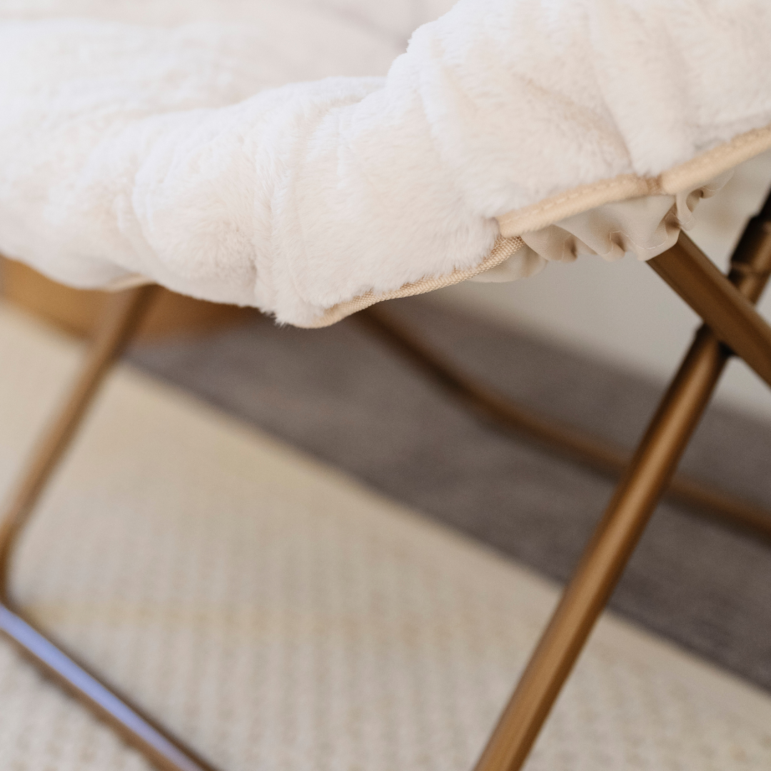 Add comfort to playtime with the Saranoni Saucer Chair in Cream, a lounge chair for kids.