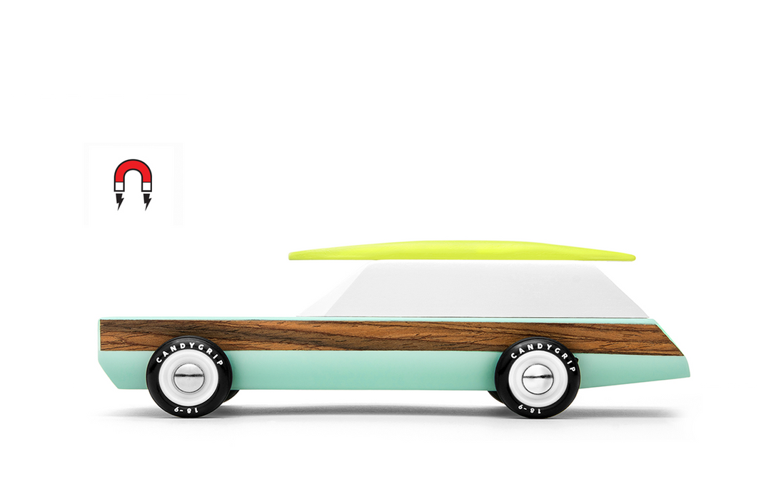 Plantoys Woodie Redux wooden toy car in Americana design, perfect for imaginative play and collecting.
