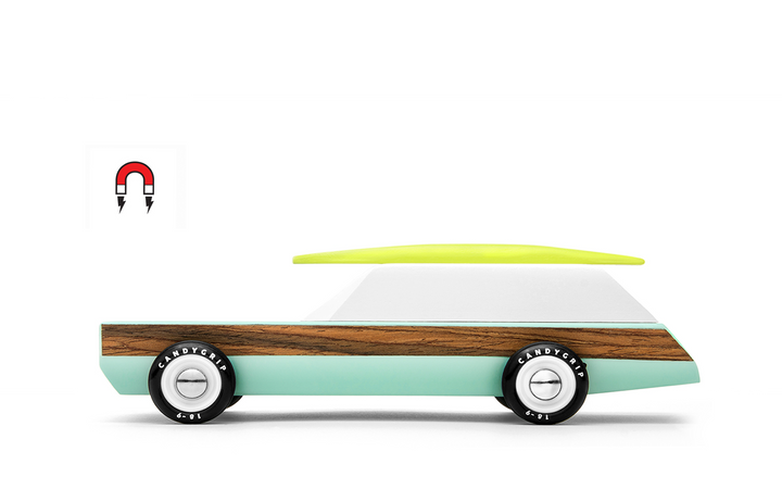 Plantoys Woodie Redux wooden toy car in Americana design, perfect for imaginative play and collecting.