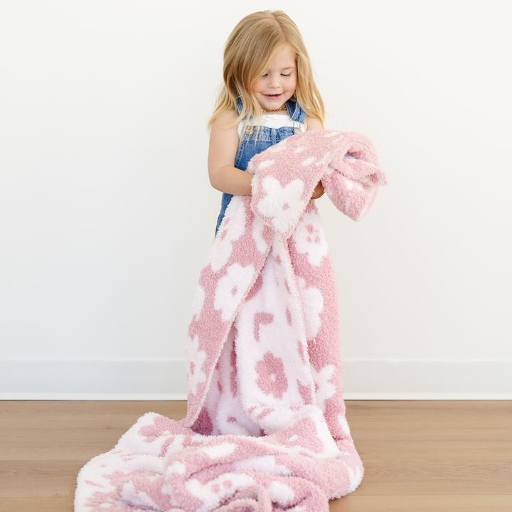 Saranoni Double-Layer BAMBONI¨ Toddler Blankets in Petal Pink is ideal when searching for the cotton blanket softness parents love.