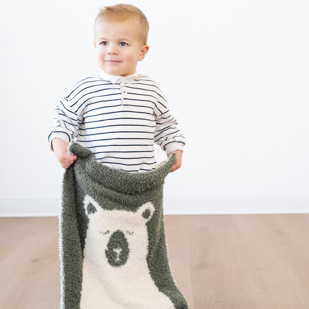 Cuddle time feels cozy with the Saranoni Double-Layer BAMBONI¨ Mini Blanket in Bear Ñ among the best toddler blankets available.