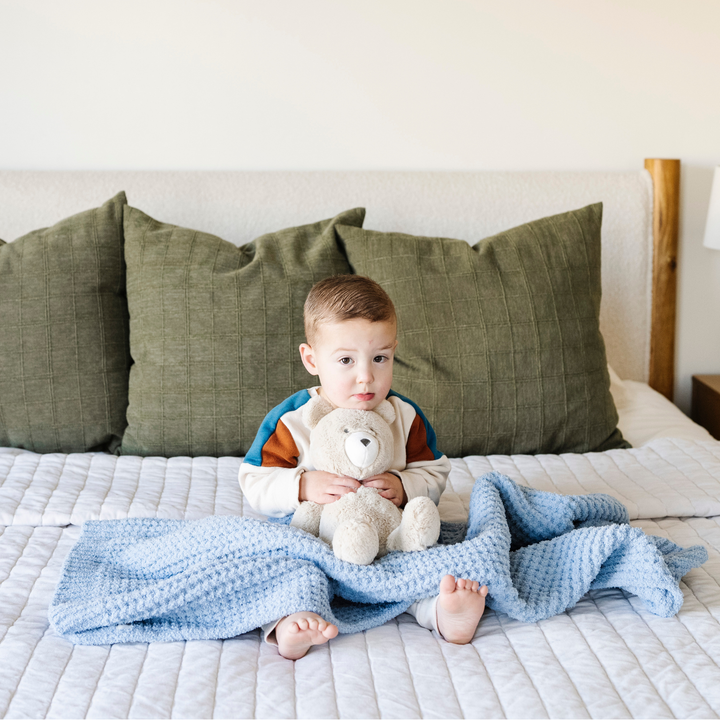 Saranoni Waffle Knit Receiving Blanket in Blue Jay is a soft baby blanket that adds warmth and style.