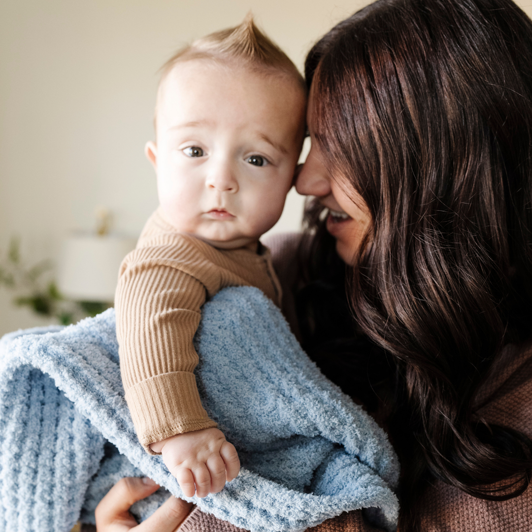 Saranoni Waffle Knit Receiving Blanket in Blue Jay is a toddler blanket that combines softness and quality.