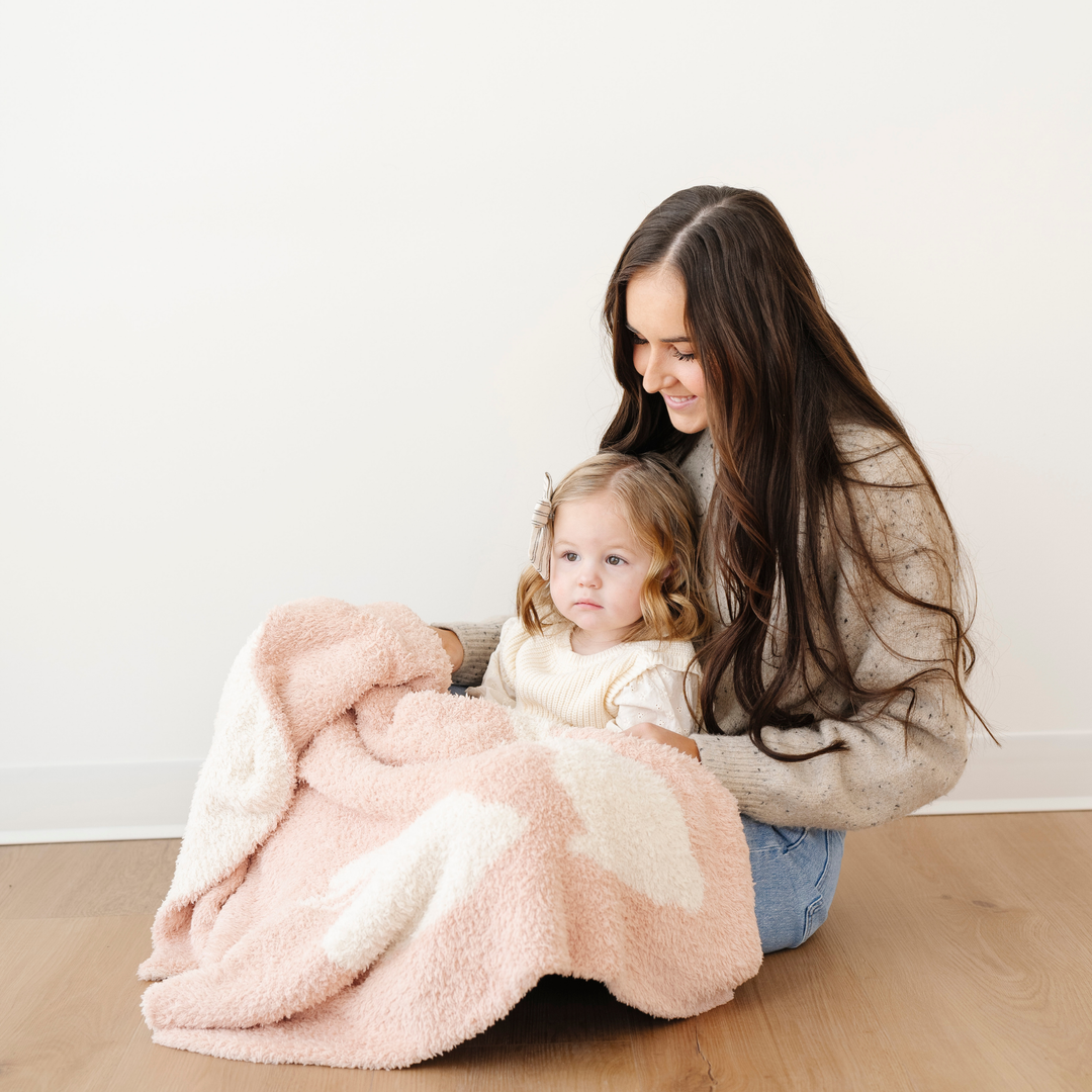 Lightweight yet warm, the Saranoni Double-Layer BAMBONI¨ Mini Blanket in Bunny Pink is a must-have toddler blanket for year-round use.