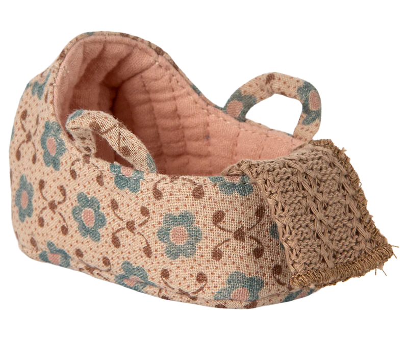 Carry Cot, Baby Mouse