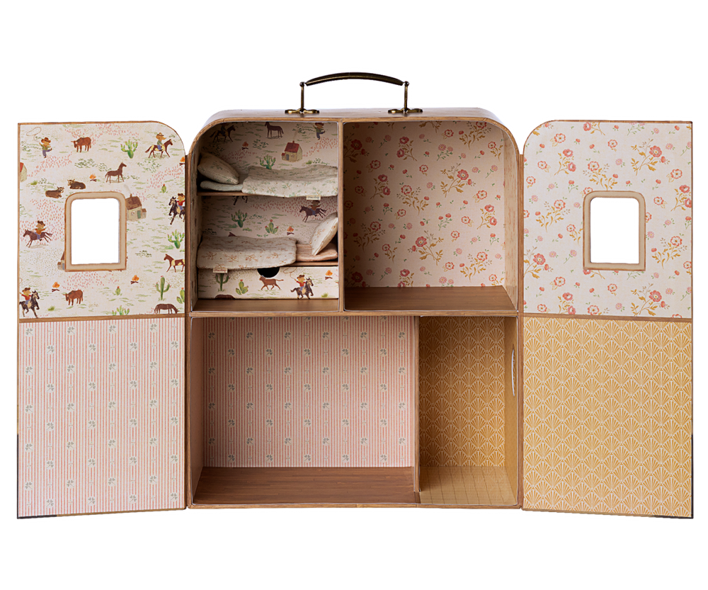 A cozy Maileg SuitCasa setup shown in soft colors, styled to complement classic Maileg dolls perfectly.