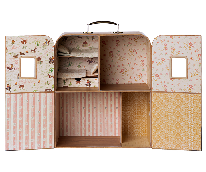 A cozy Maileg SuitCasa setup shown in soft colors, styled to complement classic Maileg dolls perfectly.