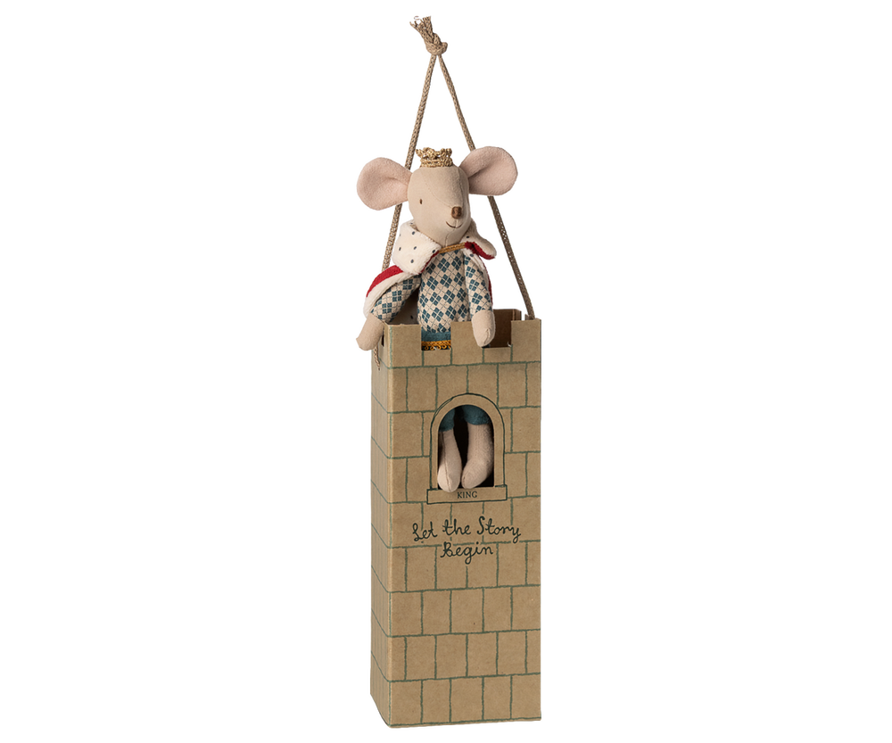 The Dad King Mouse by Maileg adds a majestic touch to dolls and stuffed dolls.