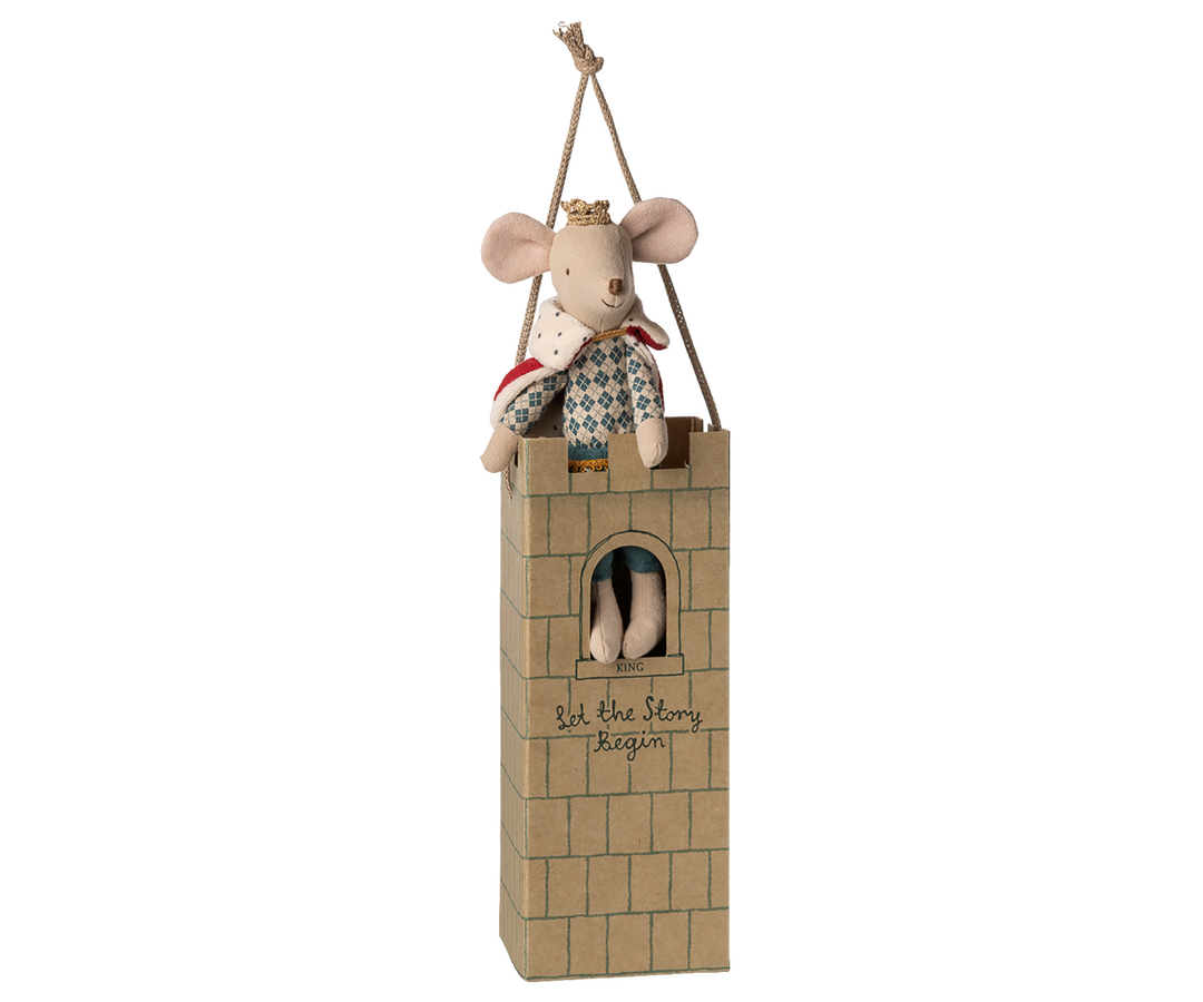 The Dad King Mouse by Maileg adds a majestic touch to dolls and stuffed dolls.