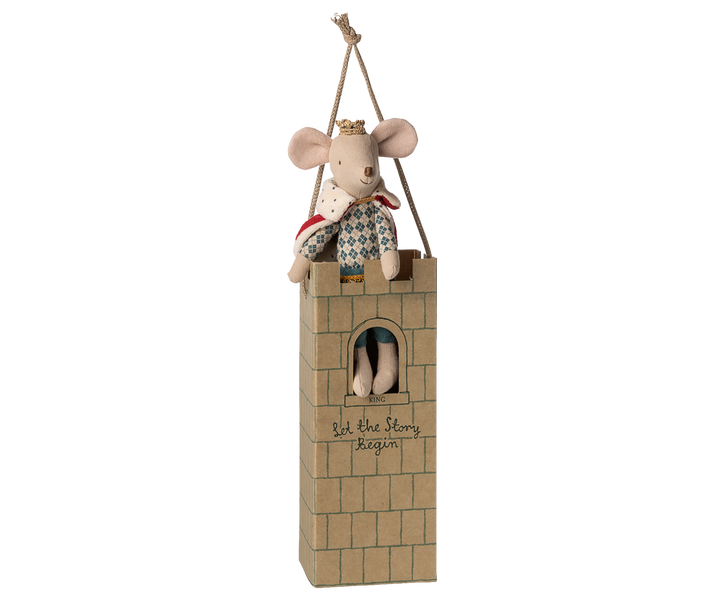 The Dad King Mouse by Maileg adds a majestic touch to dolls and stuffed dolls.