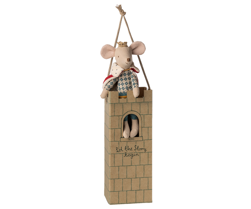The Dad King Mouse by Maileg adds a majestic touch to dolls and stuffed dolls.