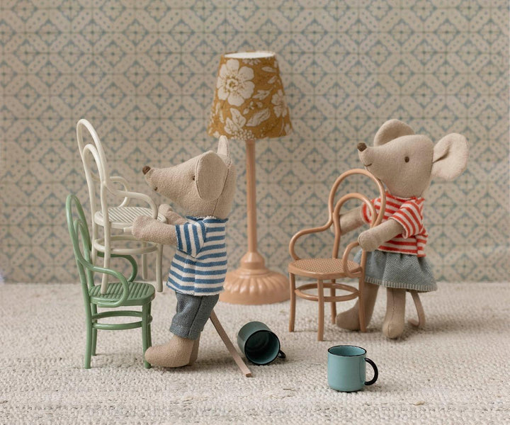 Maileg mice Louie-Max and Stella join together for charming miniature adventures.