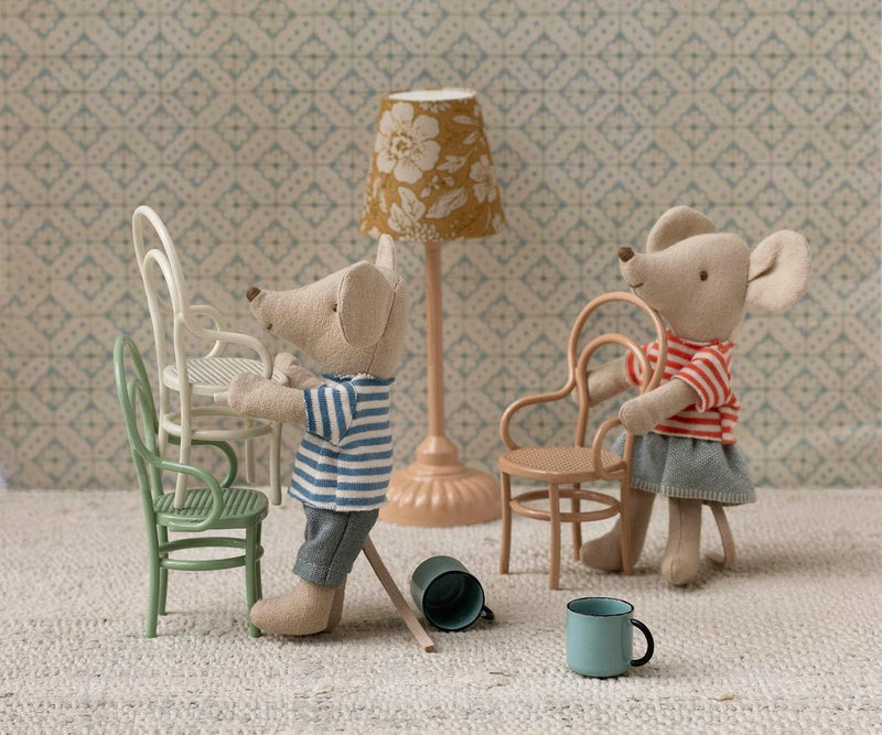 Maileg mice Louie-Max and Stella join together for charming miniature adventures.