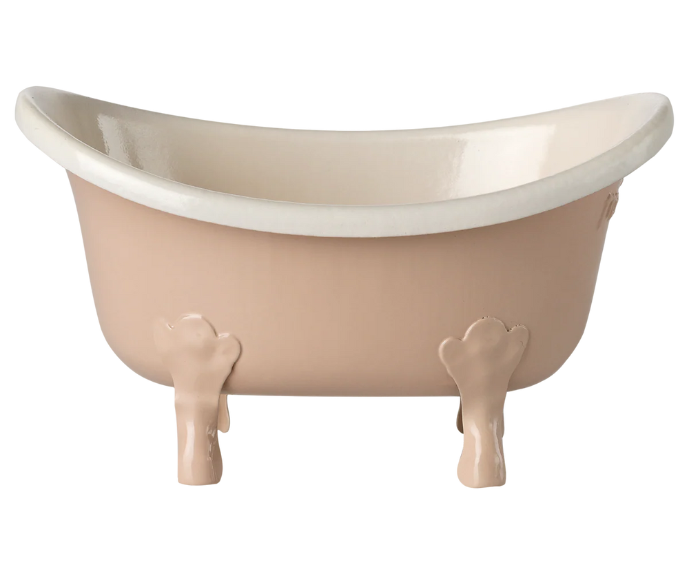 Maileg Mouse Bathtub Rose with mouse – Maileg mouse doll sitting in rose pink bathtub for dollhouse bathroom play
