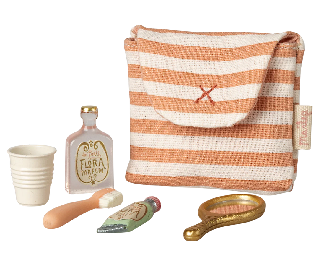 Maileg Mouse Toothbrush Set Coral Stripe – children's toothbrush holder with two toothbrushes in coral stripe design, flat lay
