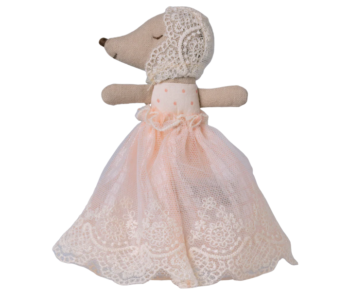Maileg Baby Mouse in Gown Powder close-up – embroidered face and powder pink gown detail on miniature baby mouse doll