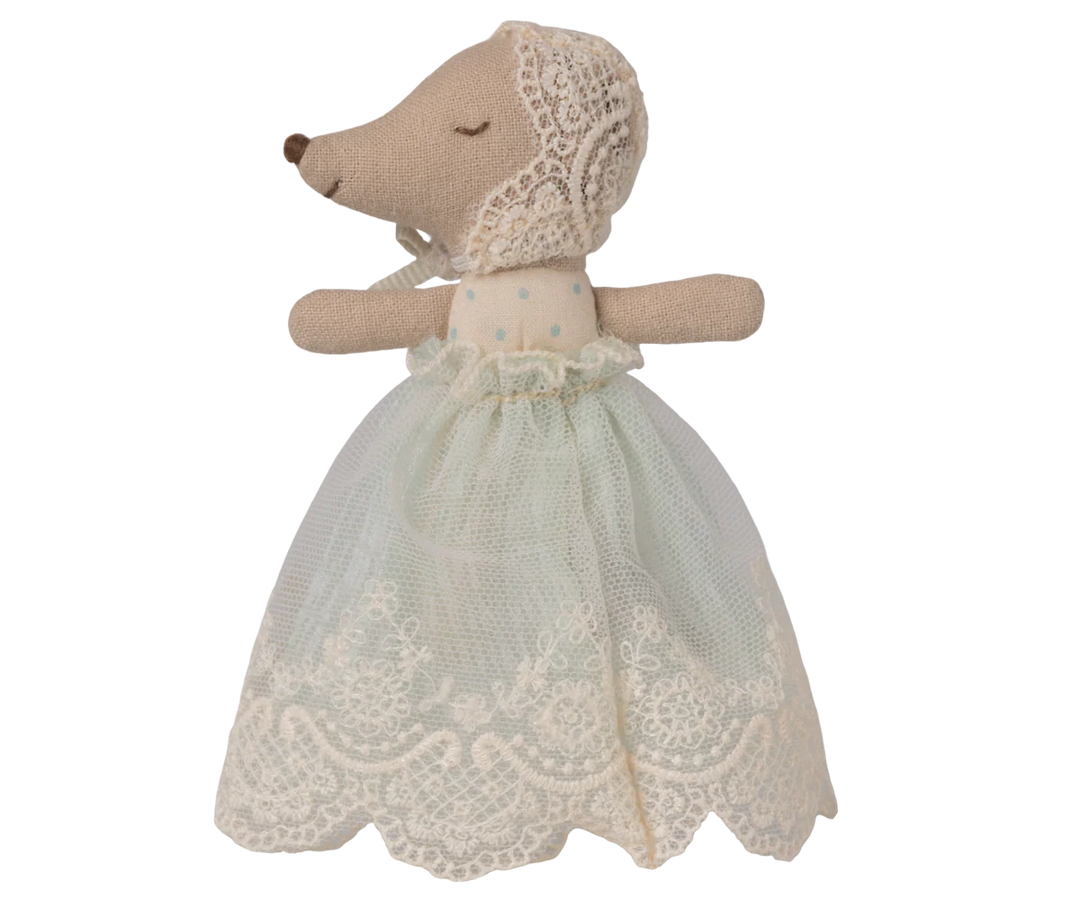 Maileg Baby Mouse in Gown Mint close-up – embroidered face and mint green gown detail on miniature baby mouse doll