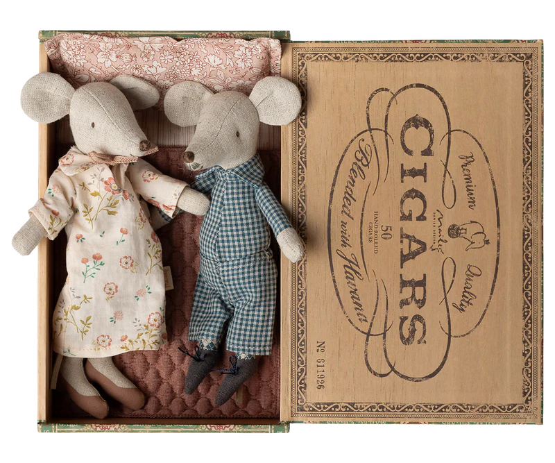Grandma and Grandpa Mice in Cigar Box
