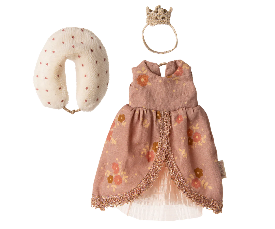 Soft and detailed, the Maileg Queen Dress offers stylish doll clothes for Mum Mouse
