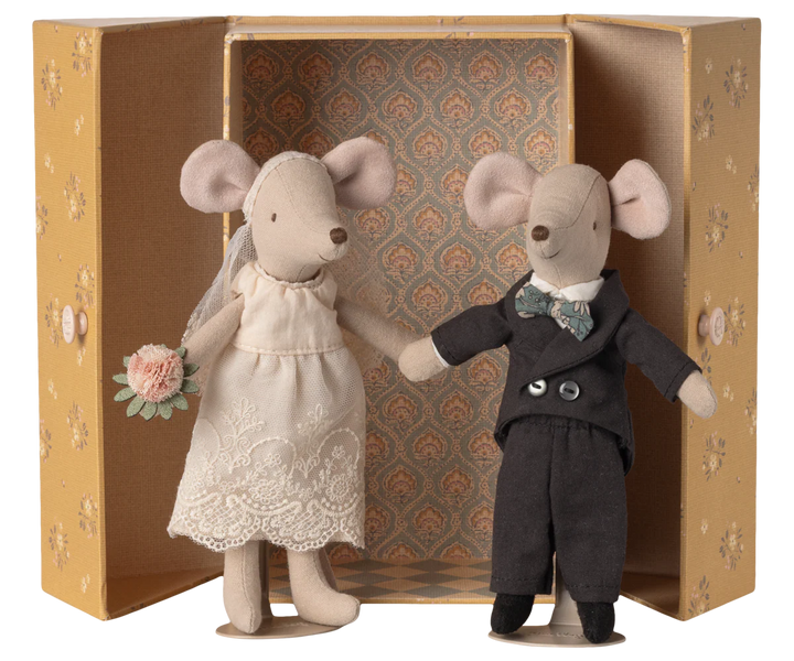 Maileg Wedding Mice Couple – Mum and Dad mouse dolls together in wedding dress and suit, hero shot