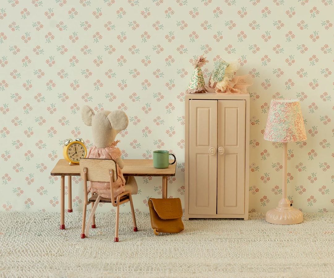 Soft powder Maileg Mouse - Powder Vintage Floor Lamp, perfect for dollhouse furniture lighting details