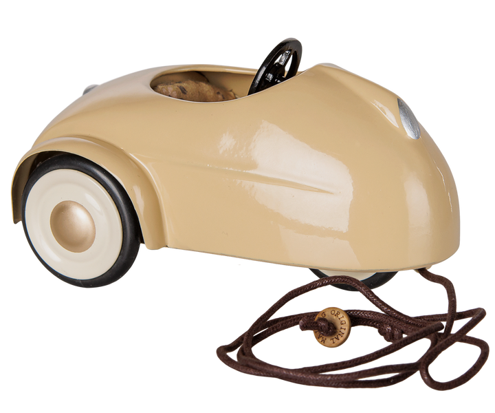 Maileg Mouse Car in Wheat, a pull-along toy vehicle from the Maileg mouse accessories collection