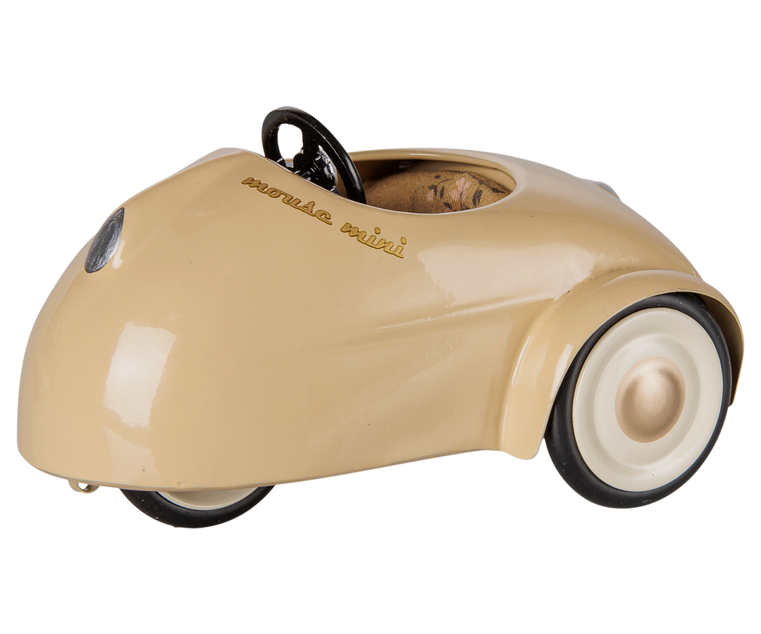 This Wheat colored Maileg car features a pull string, perfect for Maileg mice toys and pretend play
