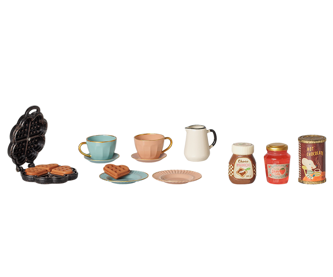 Maileg Waffle Set, Mouse dollhouse kitchen accessory
